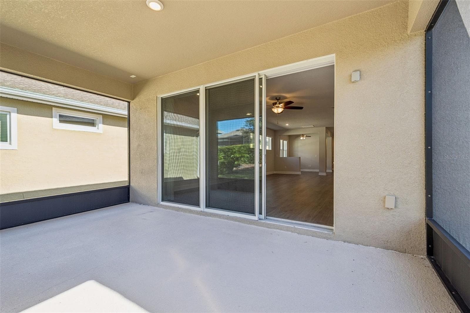Screened in lanai - 6103 PLOVER MEADOW ST, LITHIA