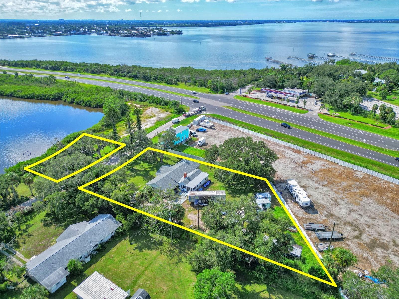 320 BAYSHORE DR