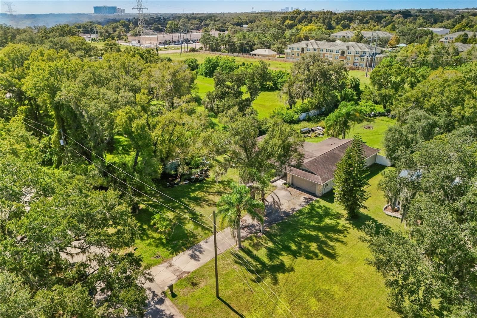 Single Family Residence at 6912 SENOJ DR, TAMPA, photo 52 of 59
