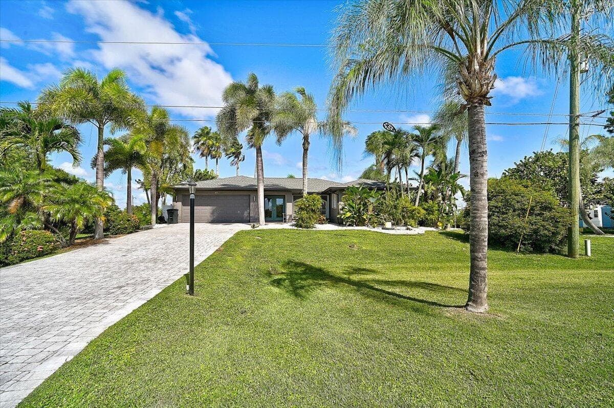 Single Family Residence at 8877 CALUMET BLVD, PORT CHARLOTTE, photo 4 of 58