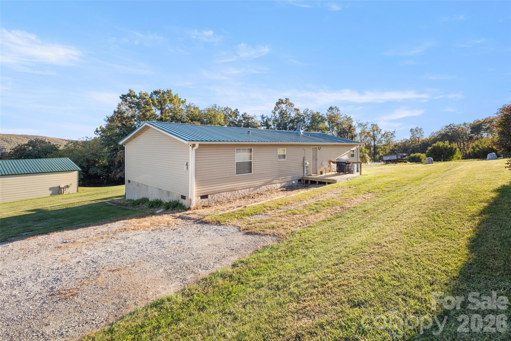 Single Family Residence at 81 Dena Nix Lane, Hendersonville, photo 6 of 26