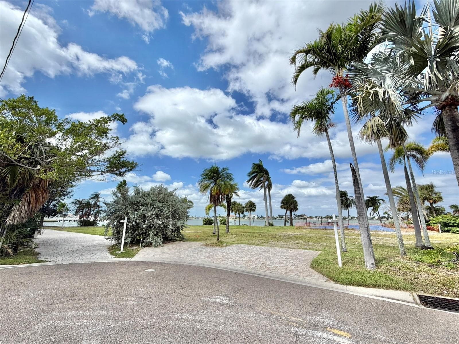 Paved Driveway on the left - 1 PARADISE LN, TREASURE ISLAND