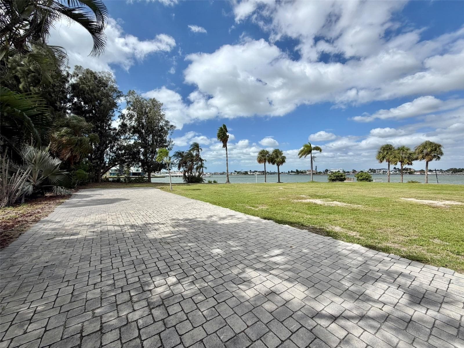 360 Days of Sunshine! - 1 PARADISE LN, TREASURE ISLAND