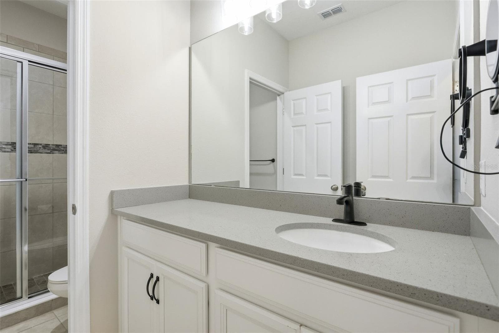 Bathroom 2 near bedroom 2 - 1552 MYRTLE OAKS TRL, OVIEDO