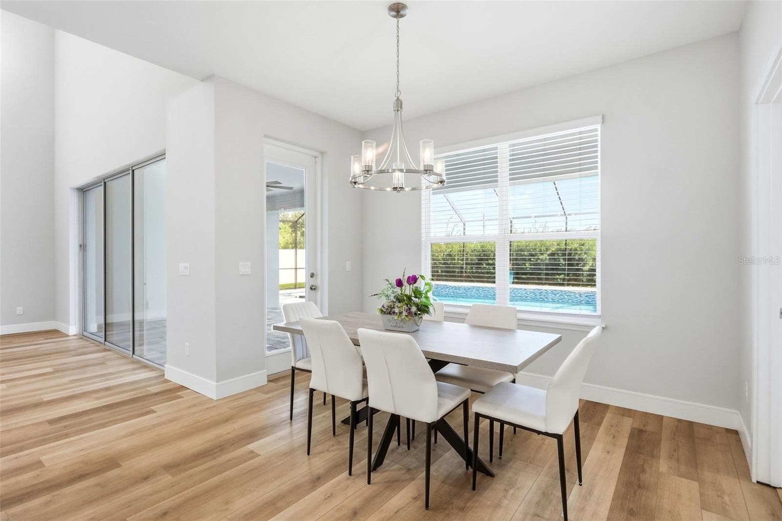 Breakfast nook with great view of the pool and door leading out to the lanai - 1552 MYRTLE OAKS TRL, OVIEDO