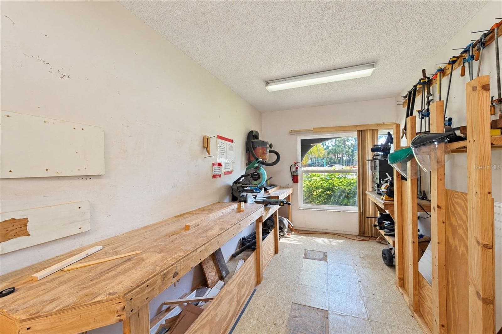 residents workshop with tools - 39 CROWN POINT DR, NOKOMIS