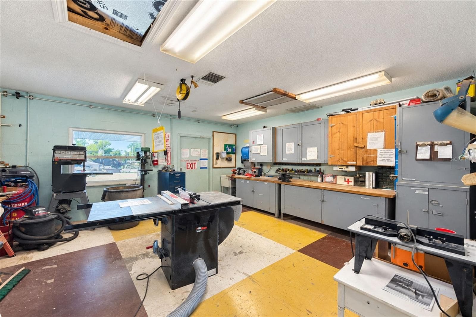 full workshop for residents - 39 CROWN POINT DR, NOKOMIS
