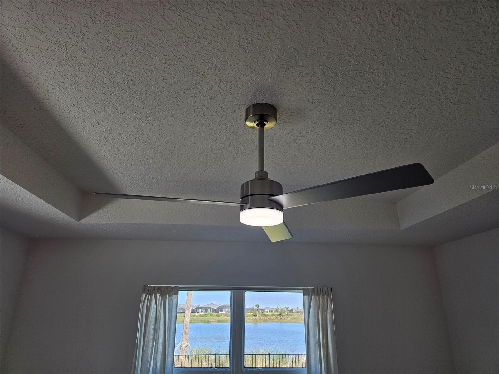 Ceiling fan in primary bedroom - 1359 DARREN DR, THE VILLAGES