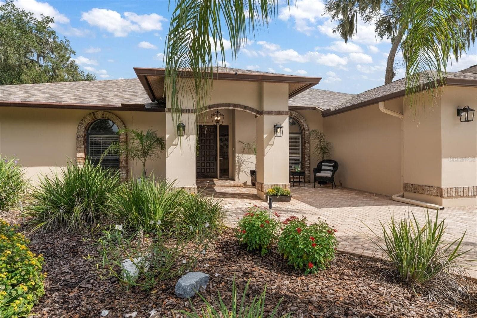 Paved front courtyard for sunsets and connecting with neighbors. - 1105 DEER RUN PL, VALRICO
