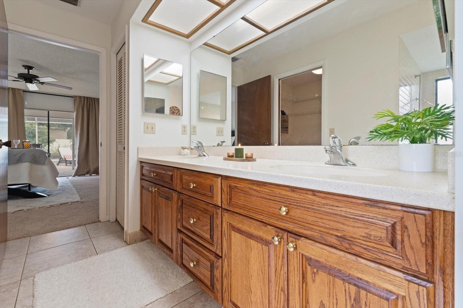 Dual vanities, large walk-in closet and all the character make this ensuite one-of-a-kind! - 1105 DEER RUN PL, VALRICO