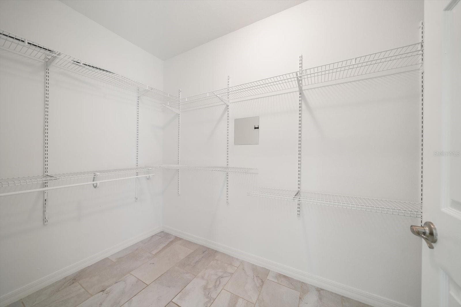 Here it is! Move-In Ready! - 1105 DEER RUN PL, VALRICO