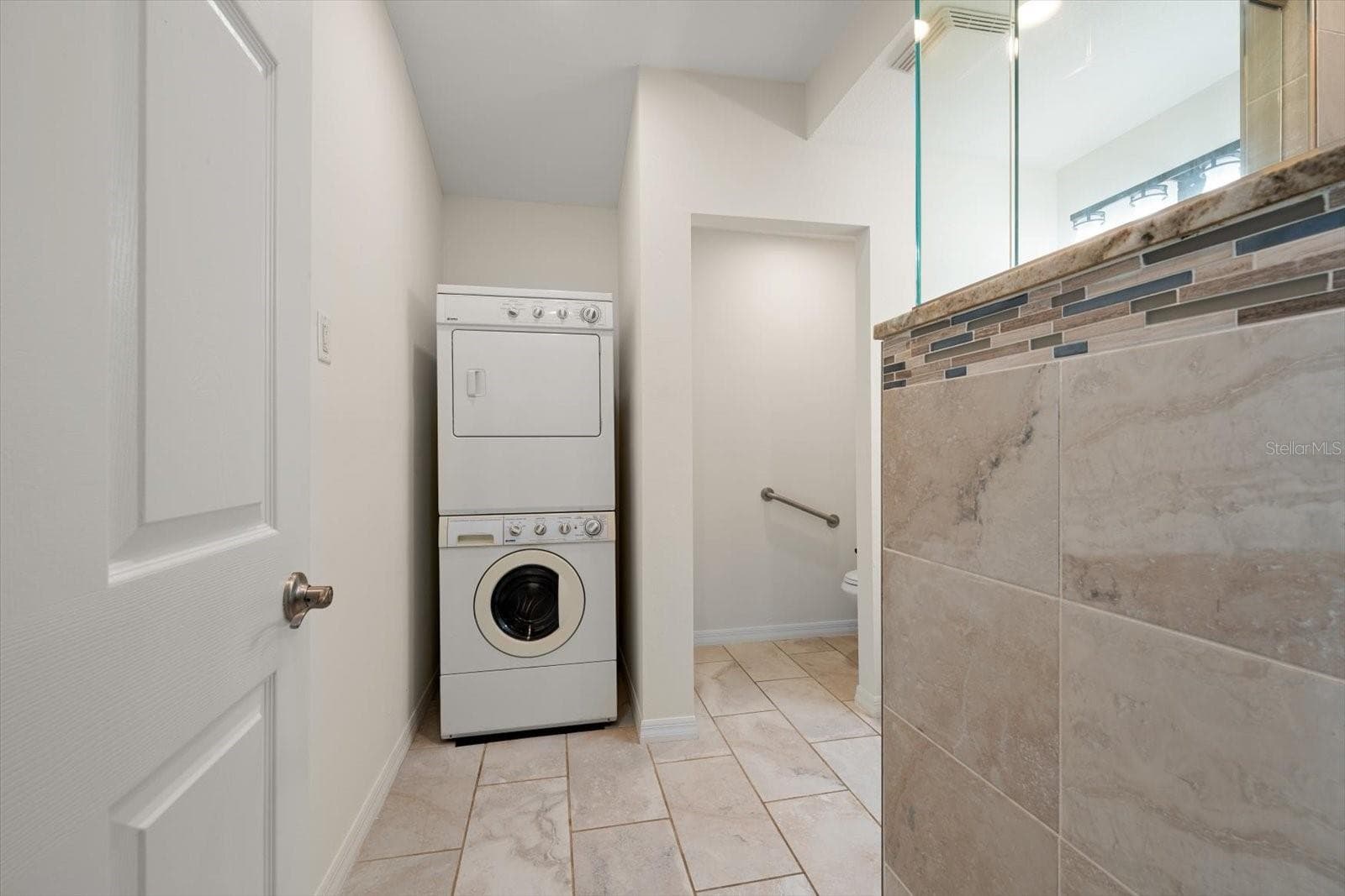 Private laundry and water closet complete the perfect ADU experience! - 1105 DEER RUN PL, VALRICO