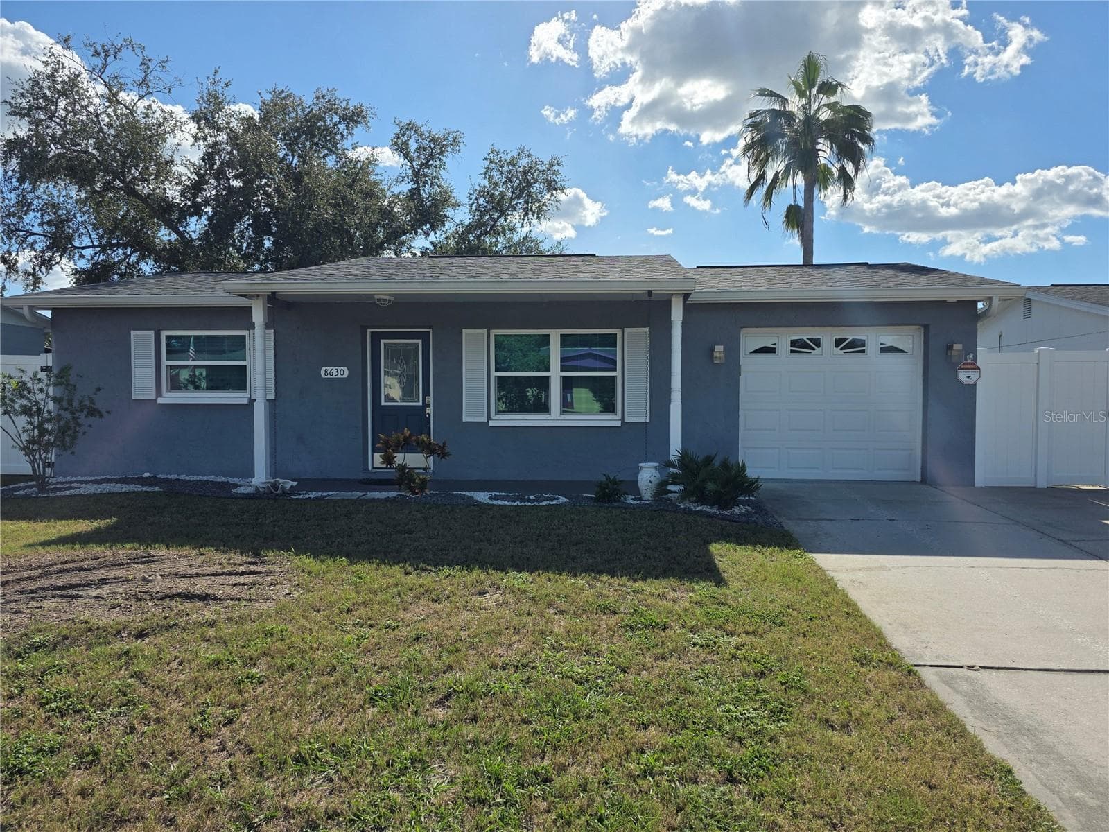 Single Family Residence at 8630 FOX HOLLOW DR, PORT RICHEY, photo 2 of 32