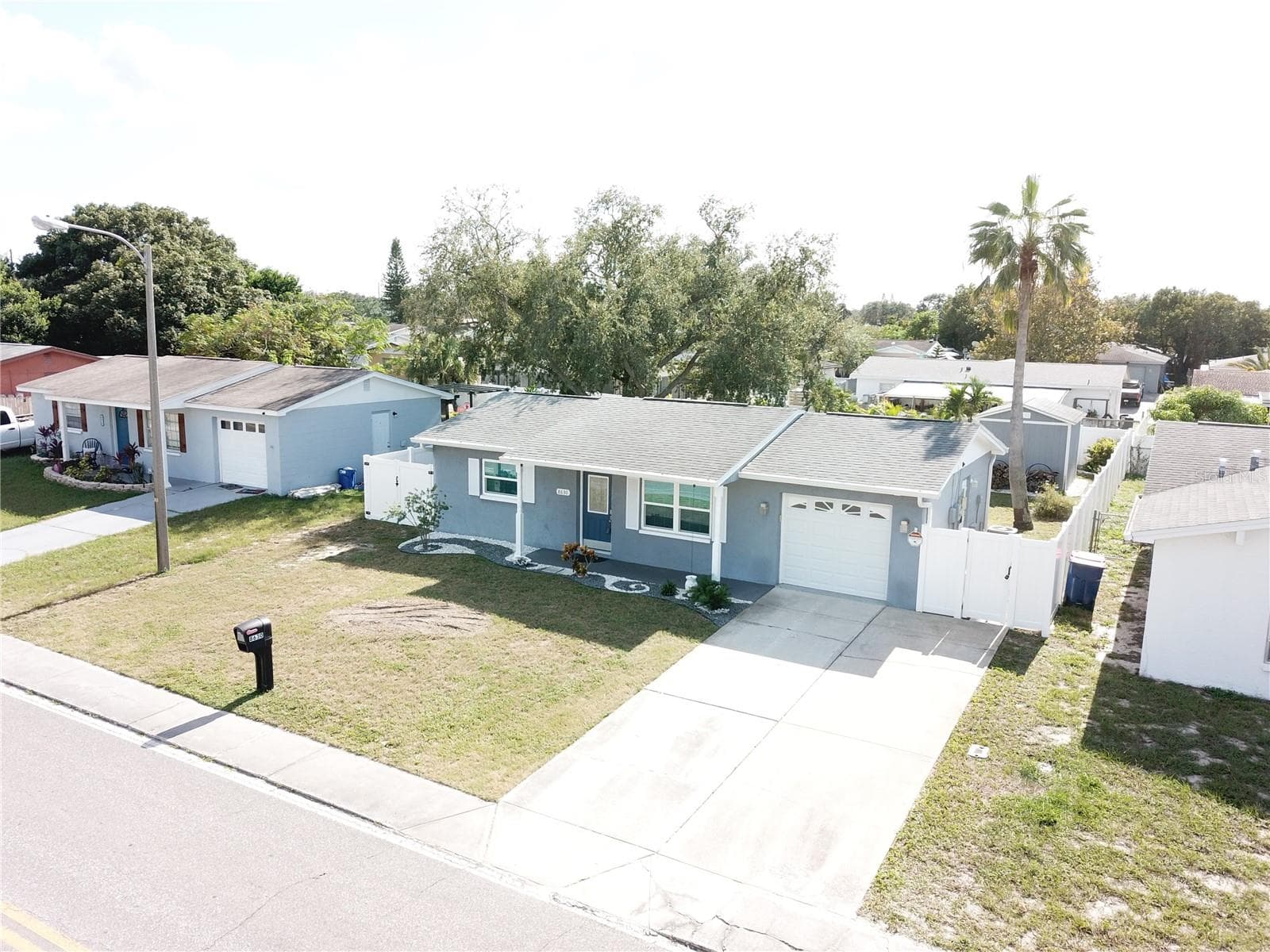 Single Family Residence at 8630 FOX HOLLOW DR, PORT RICHEY, photo 5 of 32