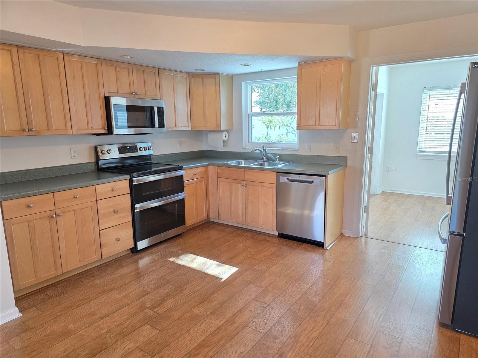 Single Family Residence at 8630 FOX HOLLOW DR, PORT RICHEY, photo 11 of 32