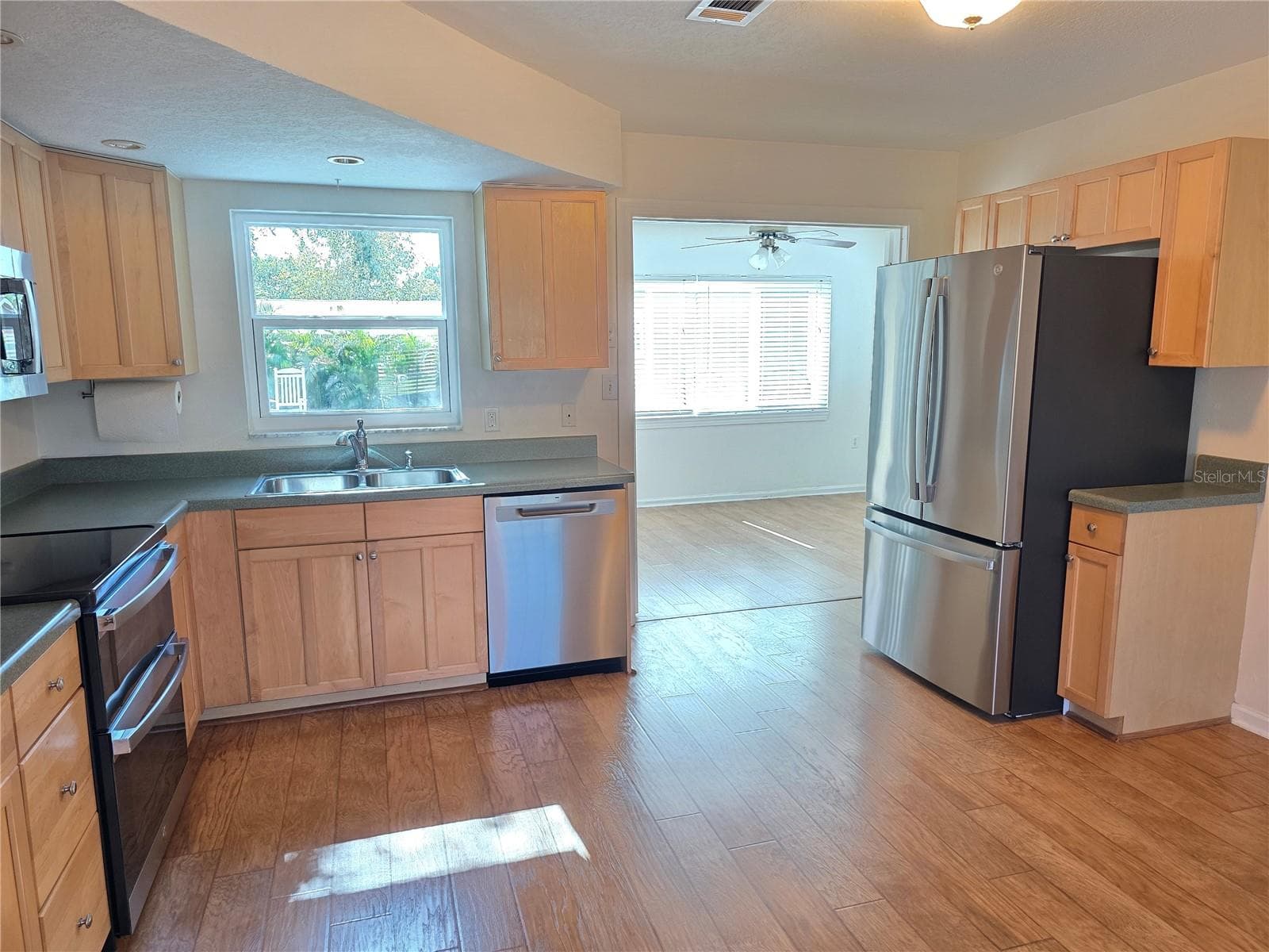Single Family Residence at 8630 FOX HOLLOW DR, PORT RICHEY, photo 12 of 32