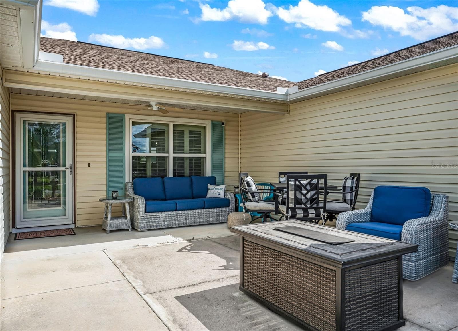 Great area to entertain or visit with yoru neighbors. - 3229 DRESSENDORFER DR, THE VILLAGES