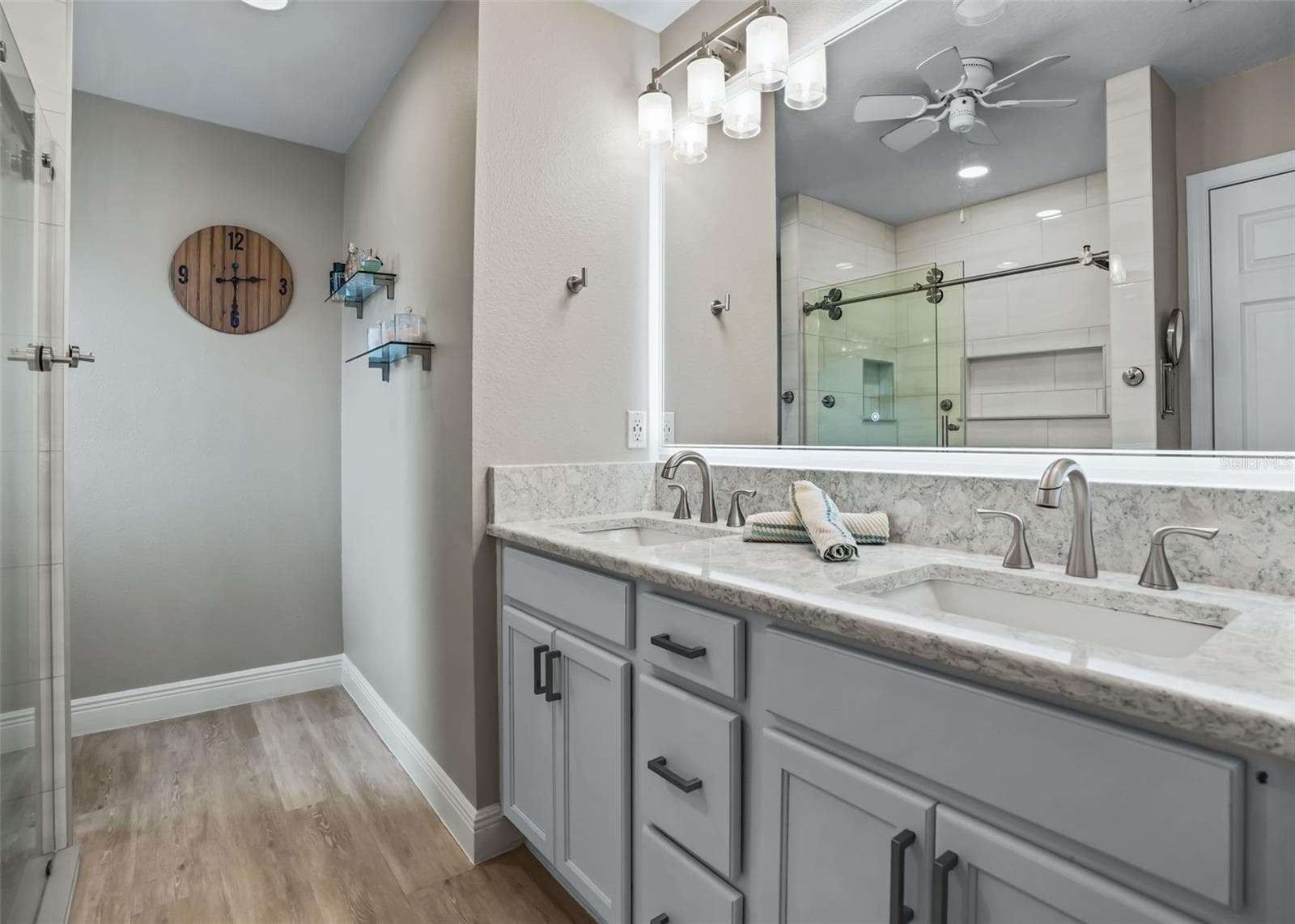 Primary bath with dual vanity. Quartz Countertops - 3229 DRESSENDORFER DR, THE VILLAGES