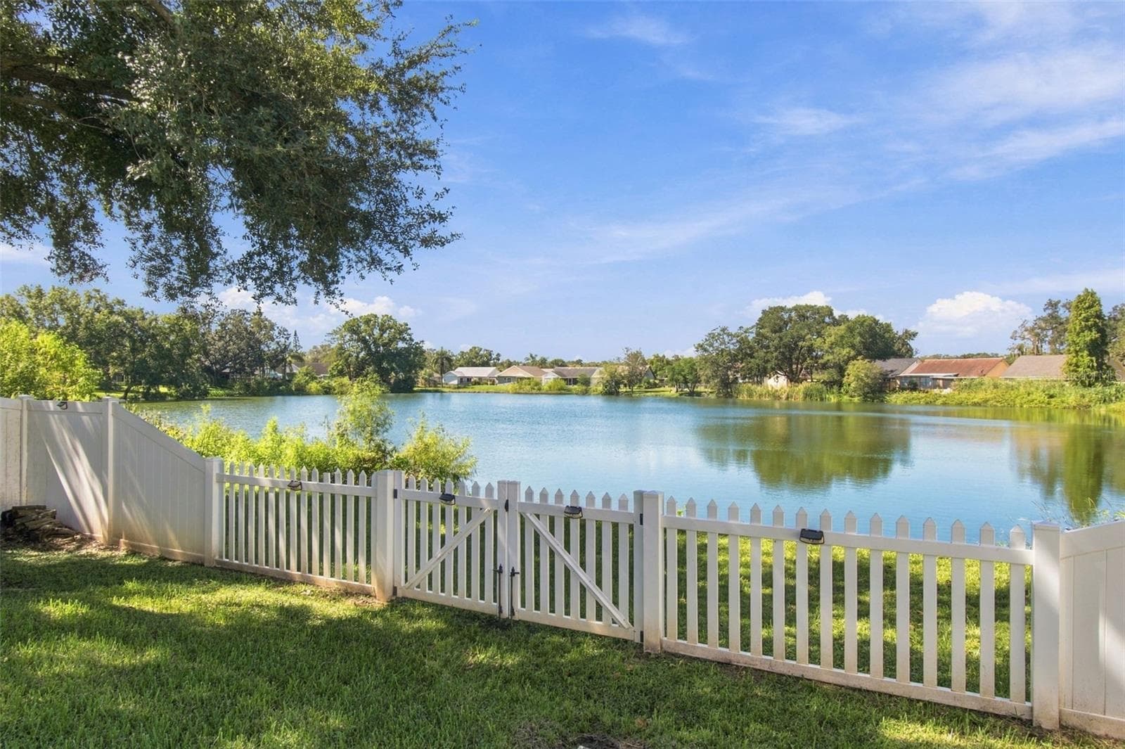 Glass Lake - 1710 TARAH TRACE DR, BRANDON