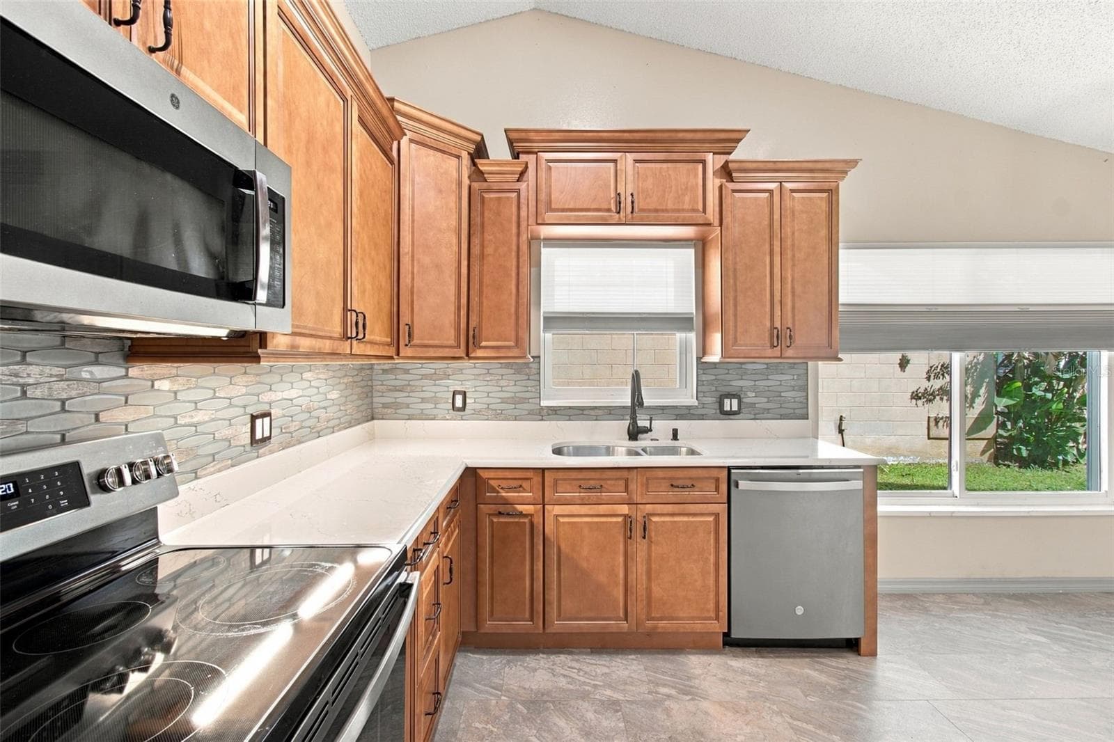 Kitchen - 1710 TARAH TRACE DR, BRANDON