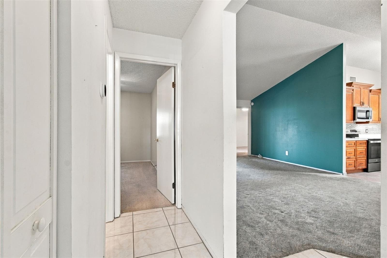 Family Room/Hallway - 1710 TARAH TRACE DR, BRANDON