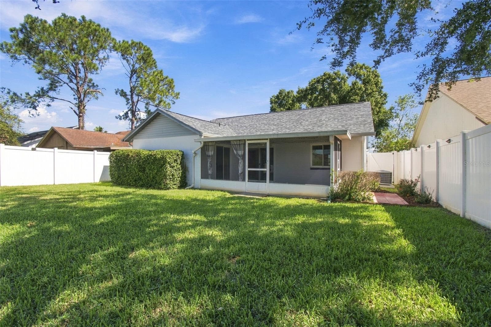 Back Elevation - 1710 TARAH TRACE DR, BRANDON
