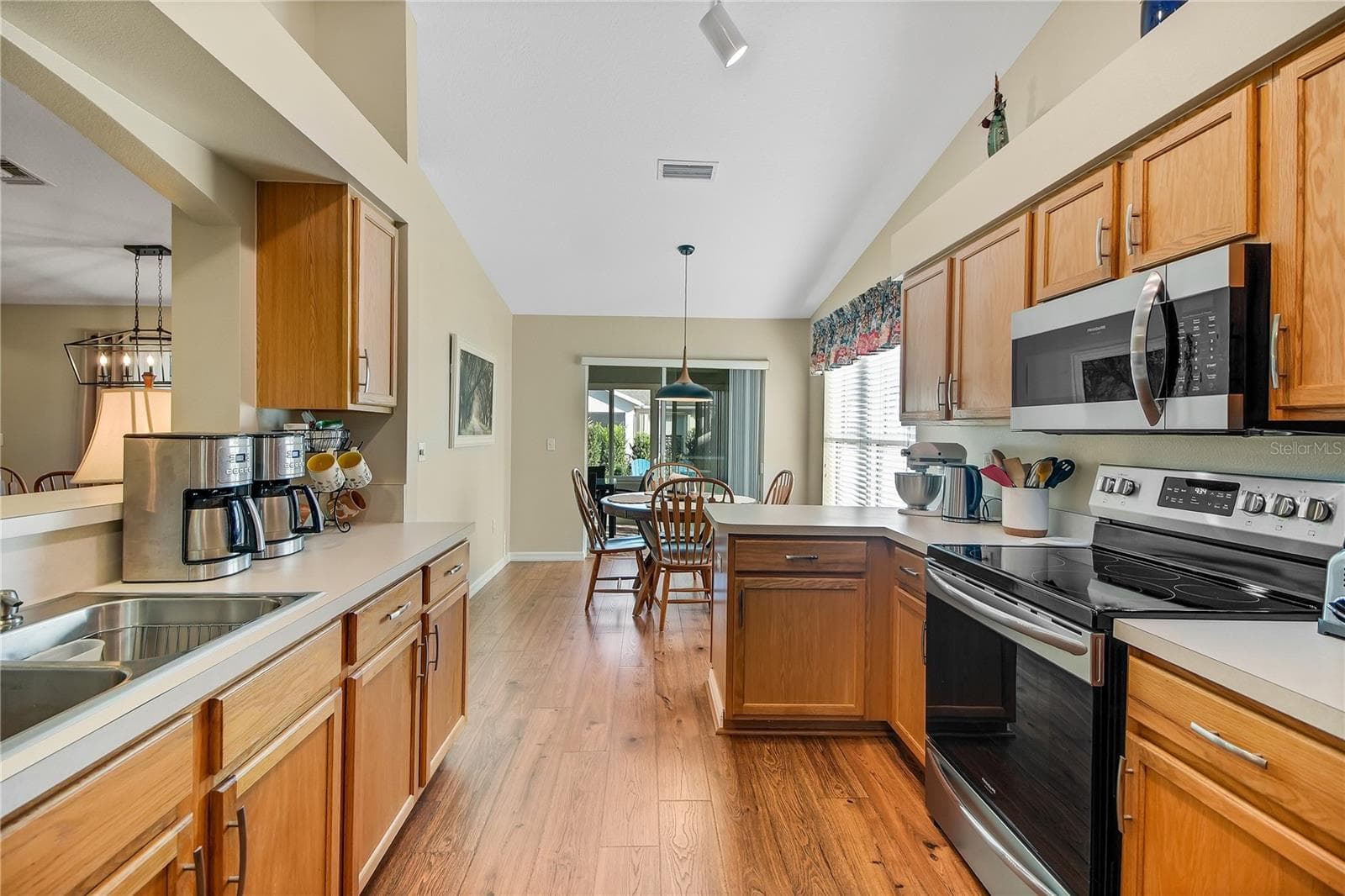Single Family Residence at 1019 MEADOWBEND DR, LEESBURG, photo 15 of 54