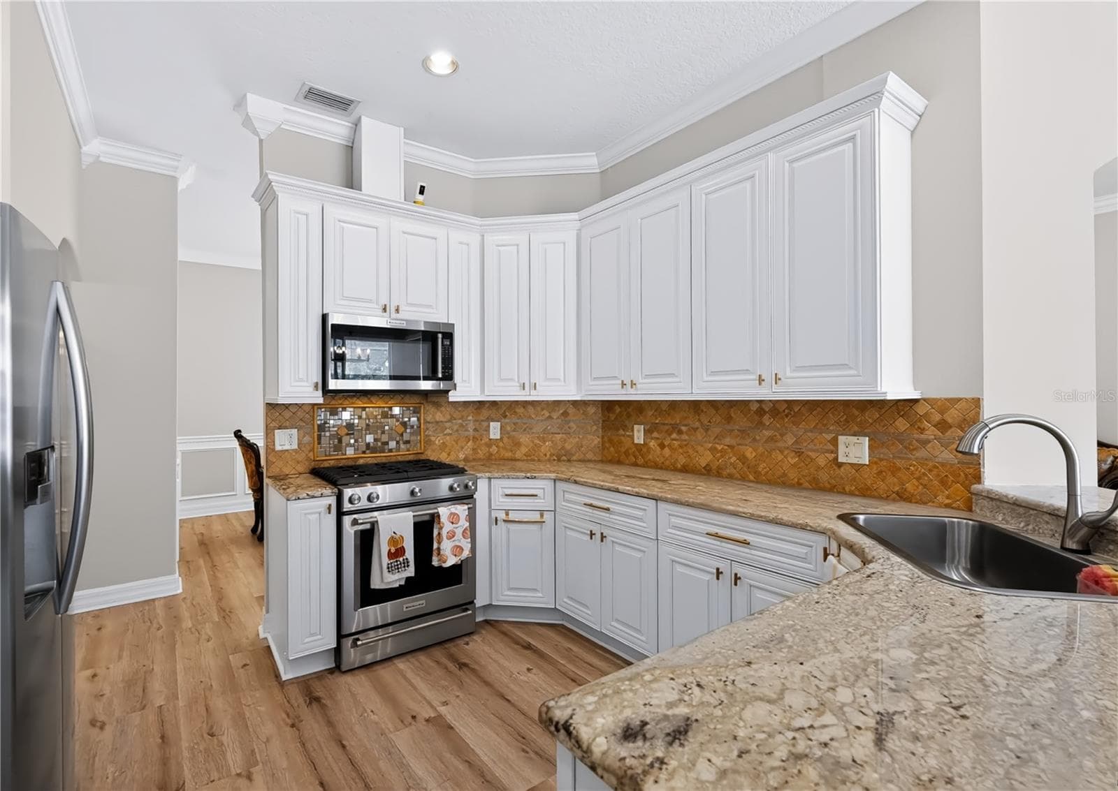 Single Family Residence at 12541 LEATHERLEAF DR, TAMPA, photo 13 of 38