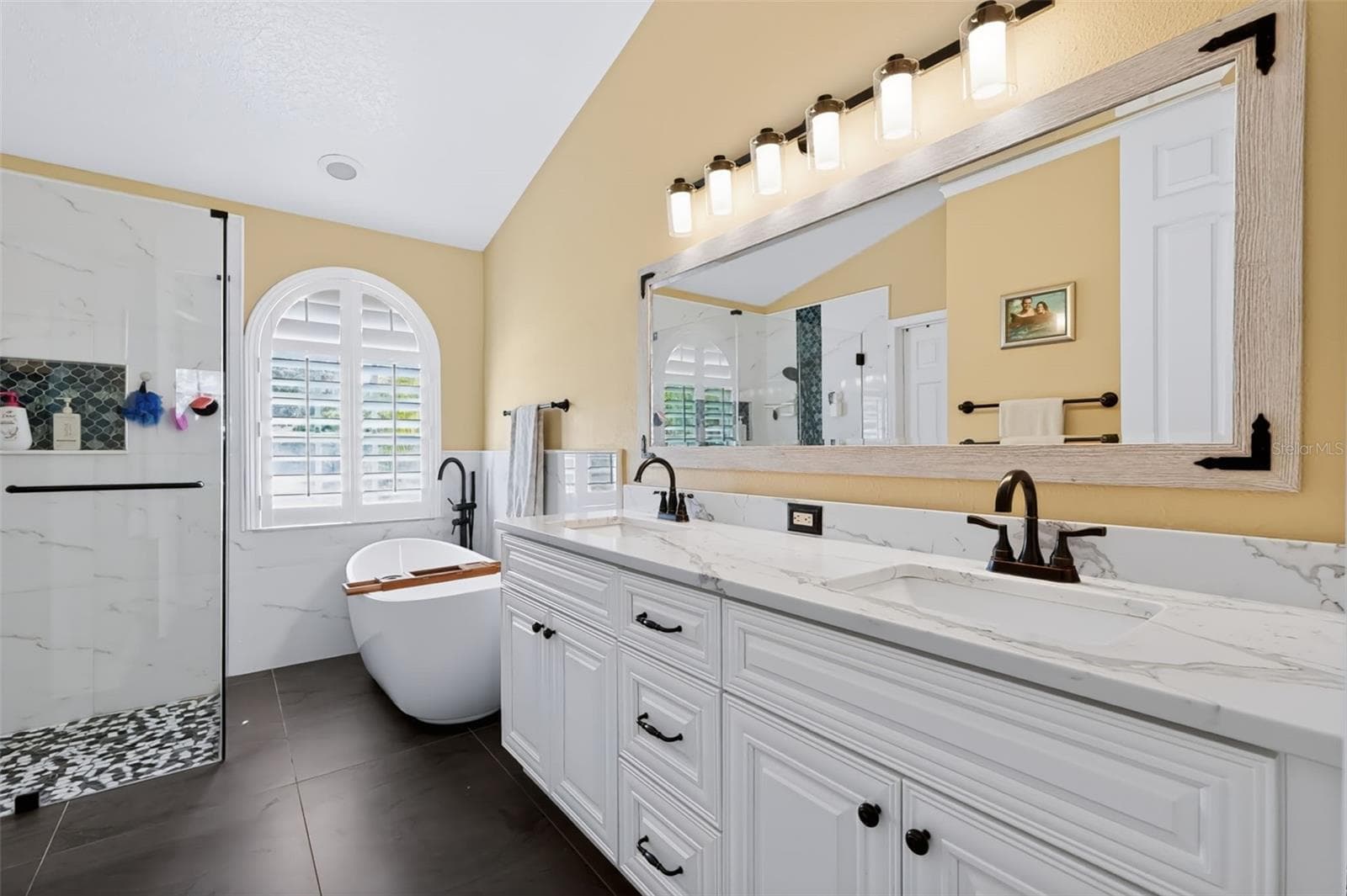 Single Family Residence at 12541 LEATHERLEAF DR, TAMPA, photo 19 of 38