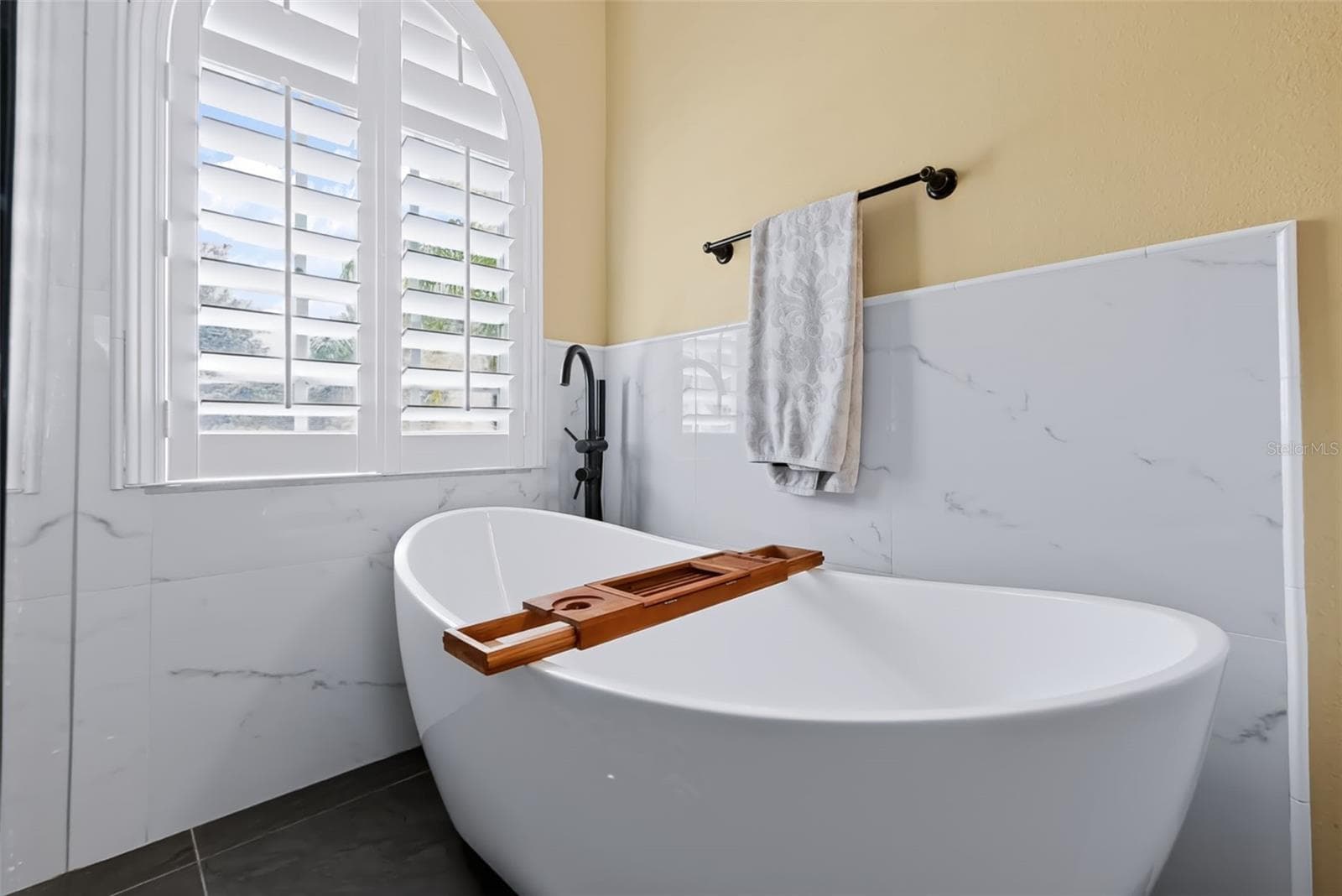 Single Family Residence at 12541 LEATHERLEAF DR, TAMPA, photo 20 of 38