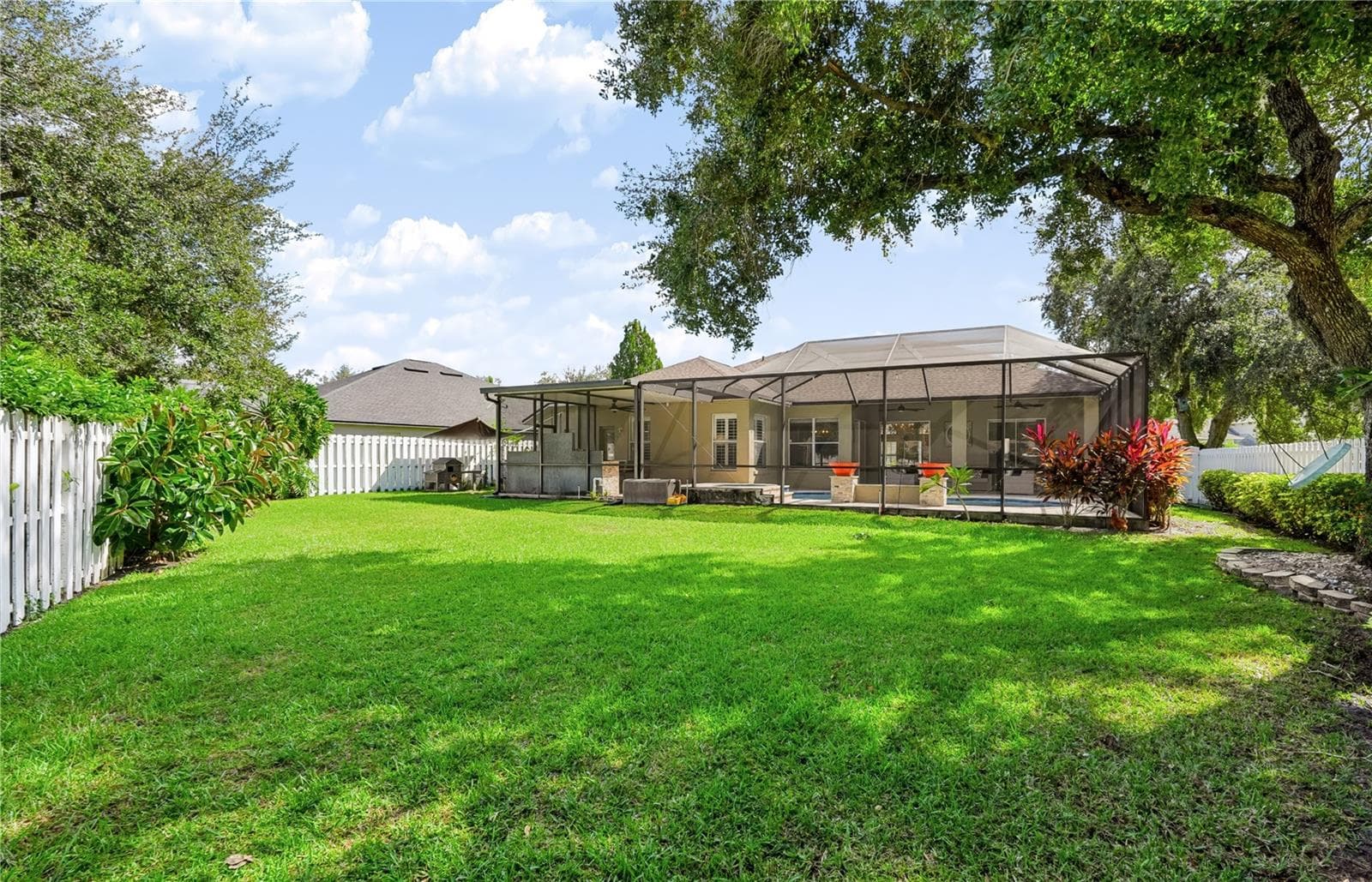 Single Family Residence at 12541 LEATHERLEAF DR, TAMPA, photo 4 of 38