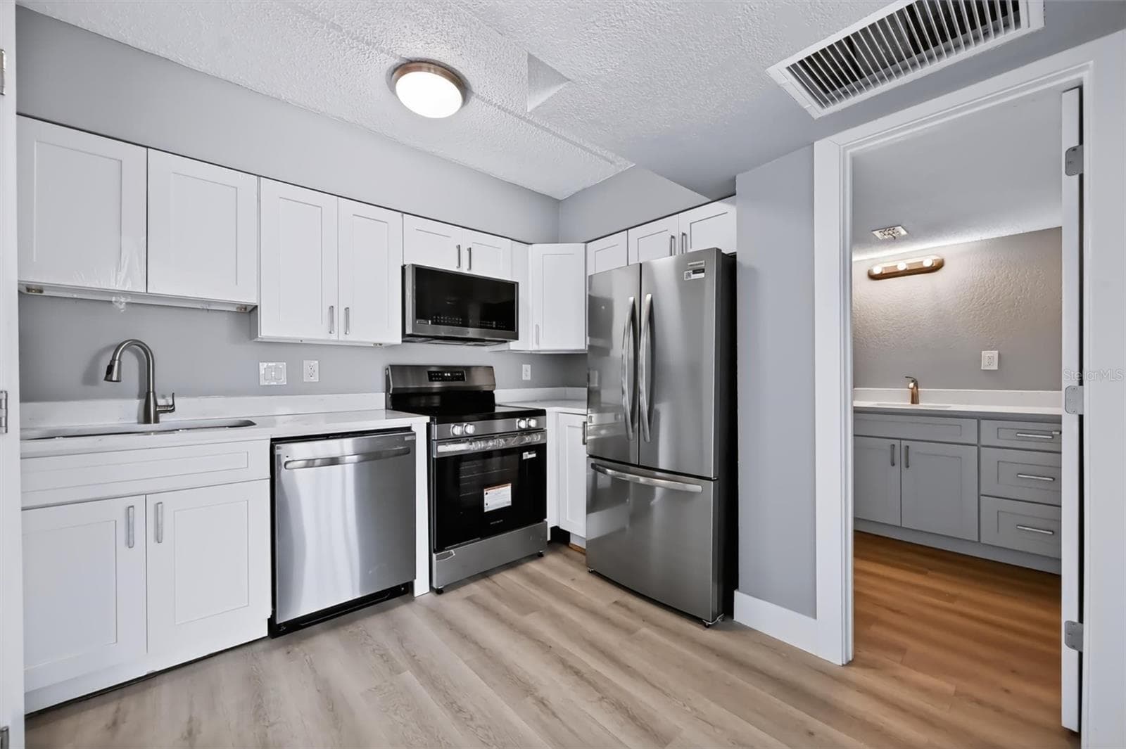 The Kitchen - 10365 PARADISE BLVD #5, TREASURE ISLAND
