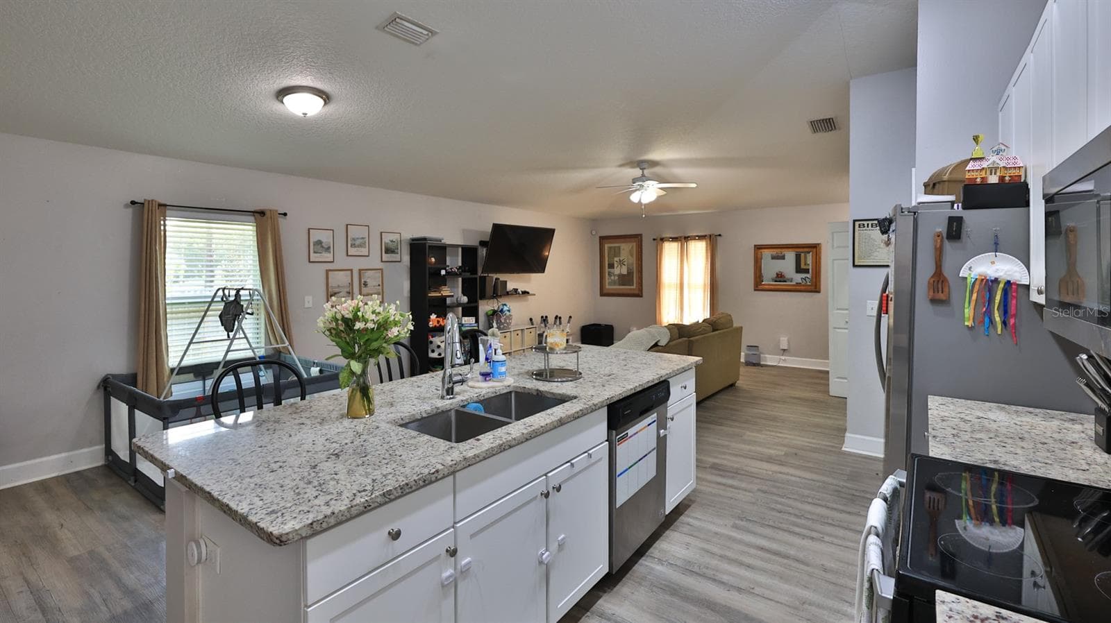 Single Family Residence at 1565 SCHAUB AVE, ORANGE CITY, photo 4 of 28