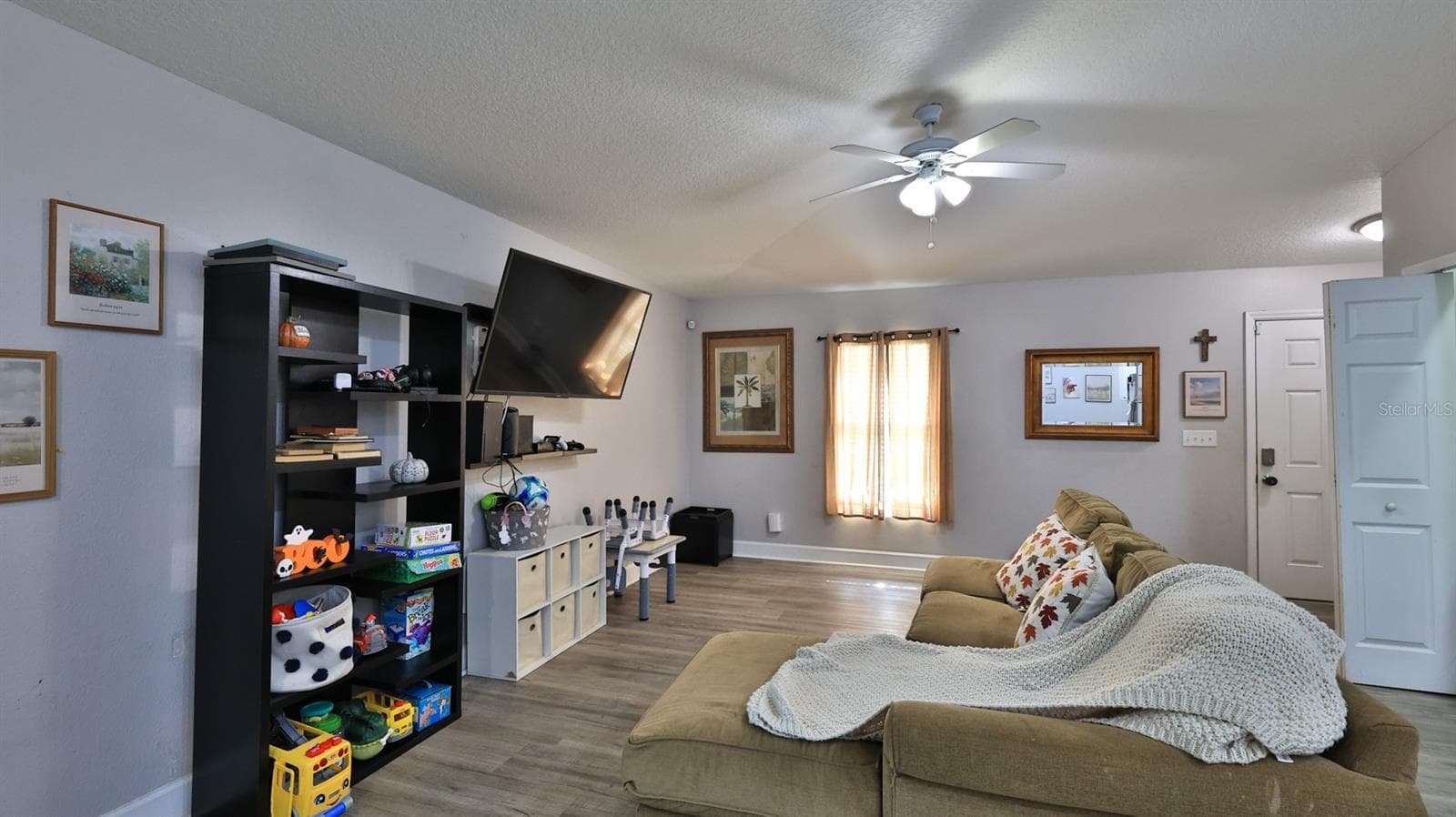 Single Family Residence at 1565 SCHAUB AVE, ORANGE CITY, photo 8 of 28