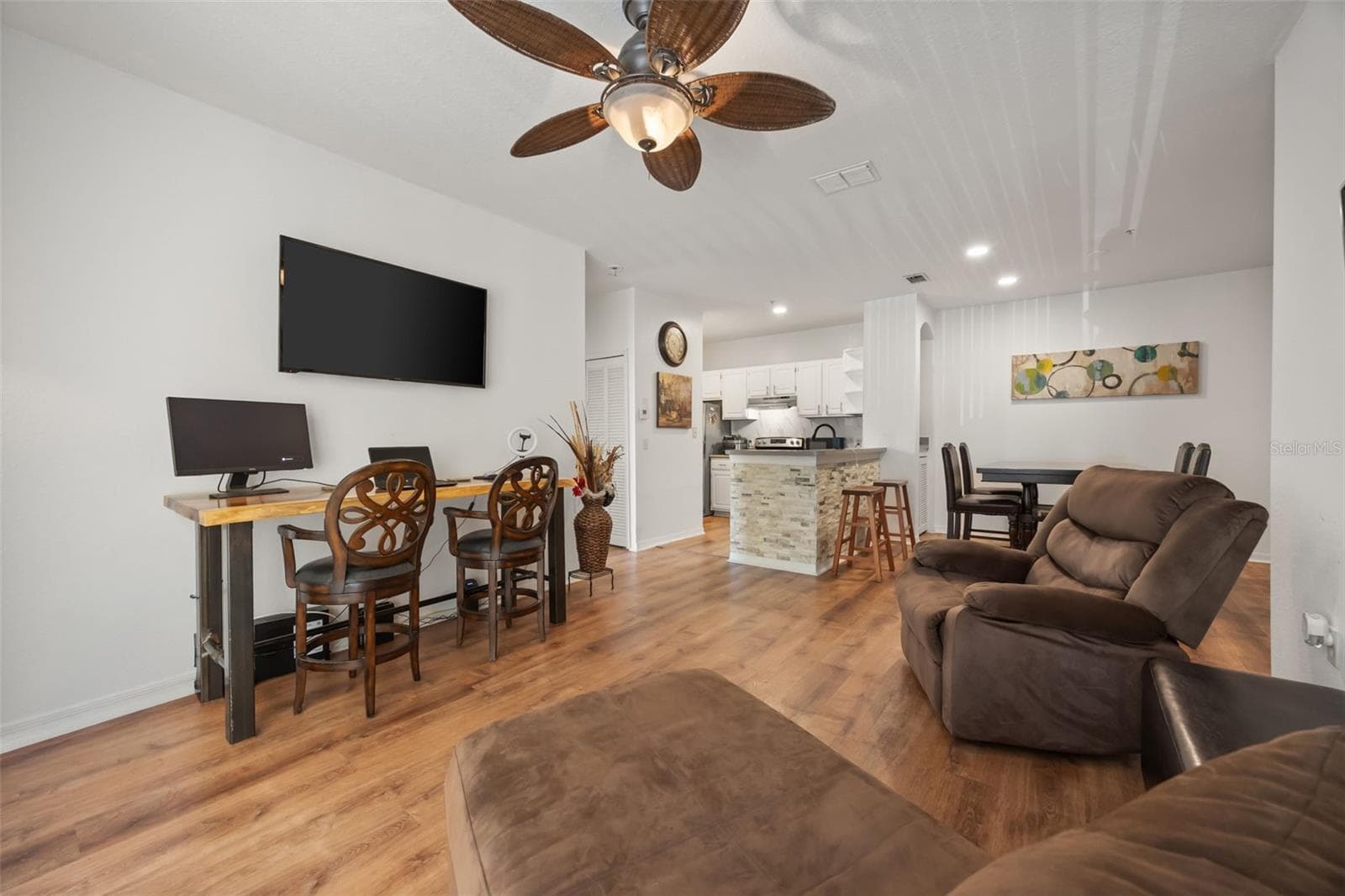 Living Room - 1475 LAKE SHADOW CIR #6205, MAITLAND