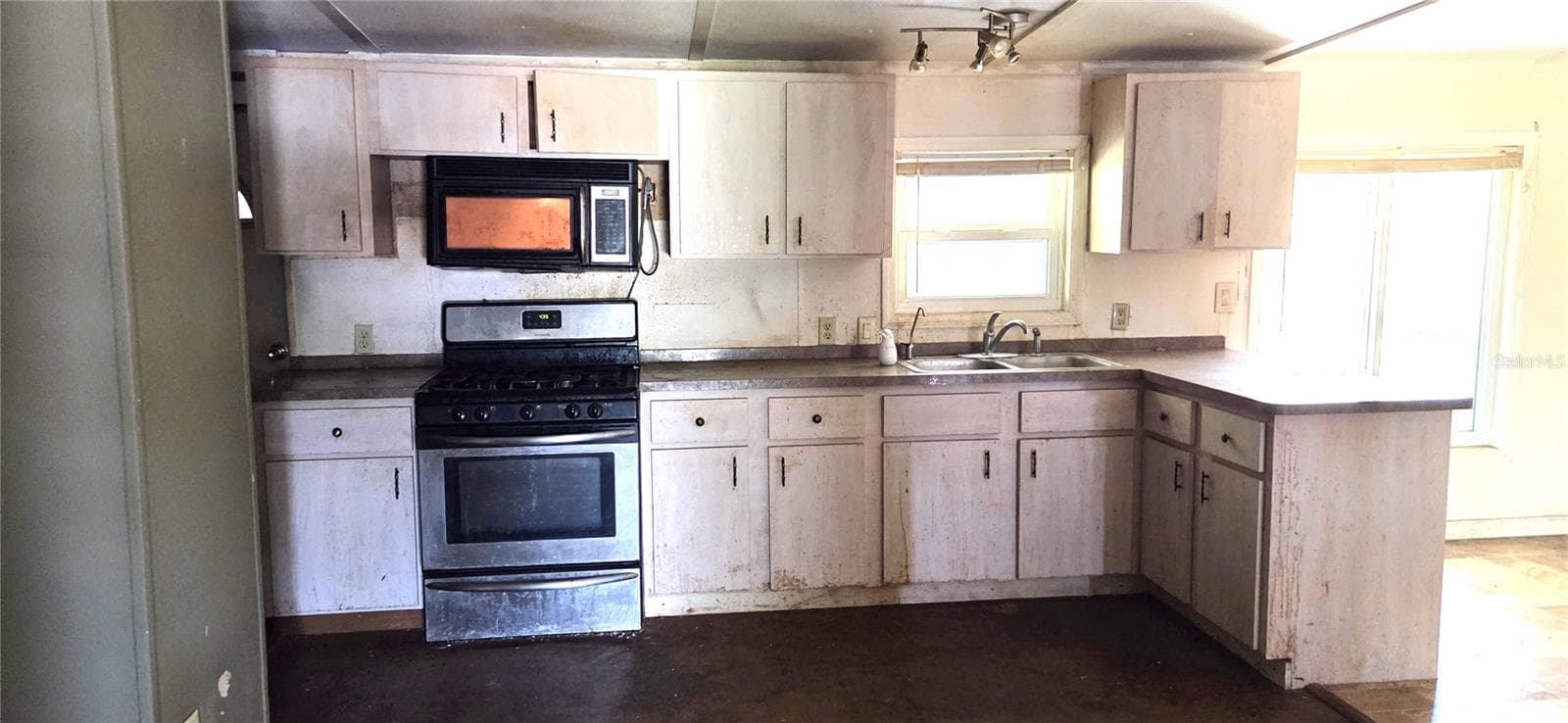 Manufactured Home at 3932 ROLLING HILLS CT E #10, LAKE WALES, photo 10 of 35