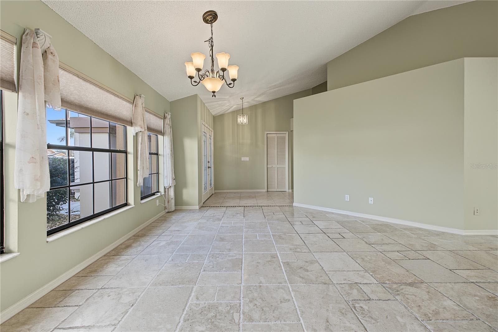 Single Family Residence at 1382 OVERLAND DR, SPRING HILL, photo 10 of 49