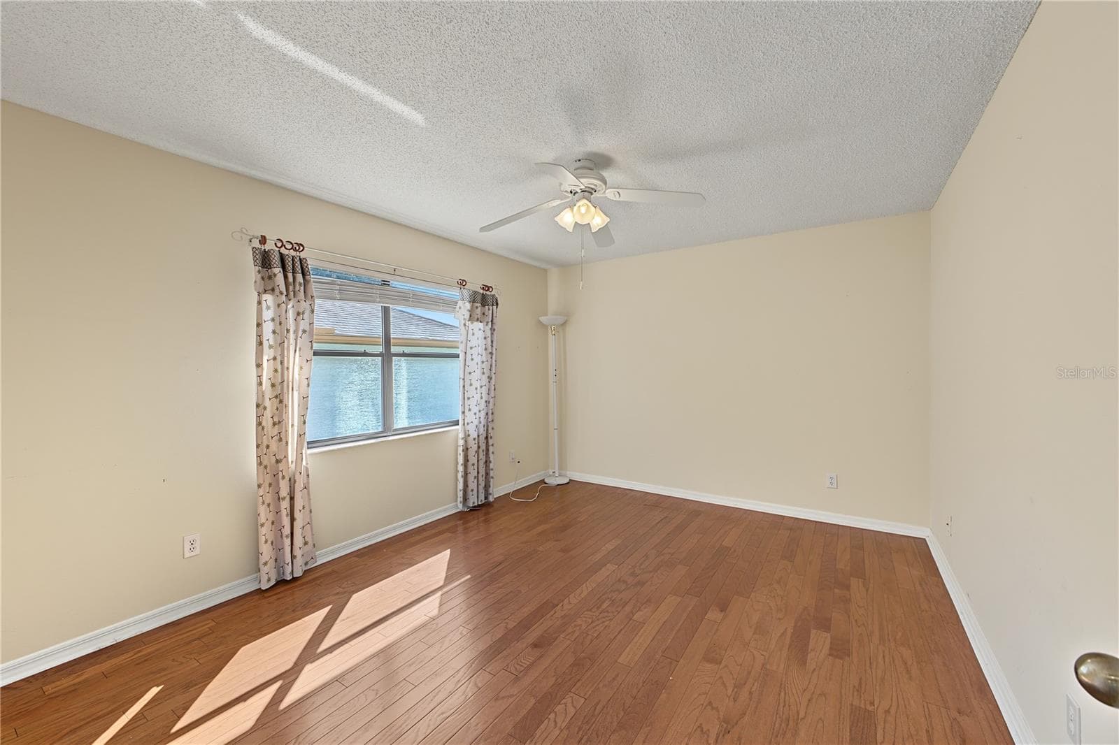 Single Family Residence at 1382 OVERLAND DR, SPRING HILL, photo 33 of 49