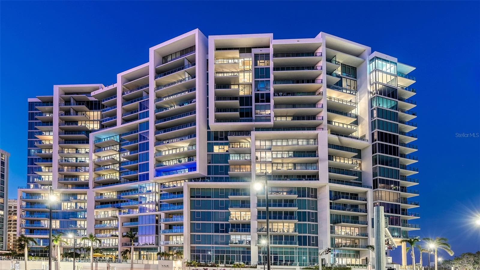 The VUE’s architectural design is especially recognized for its sculptural geometric forms, clean lines, and expansive glass overlooking Sarasota Bay. - 1155 N GULFSTREAM AVE #207, SARASOTA