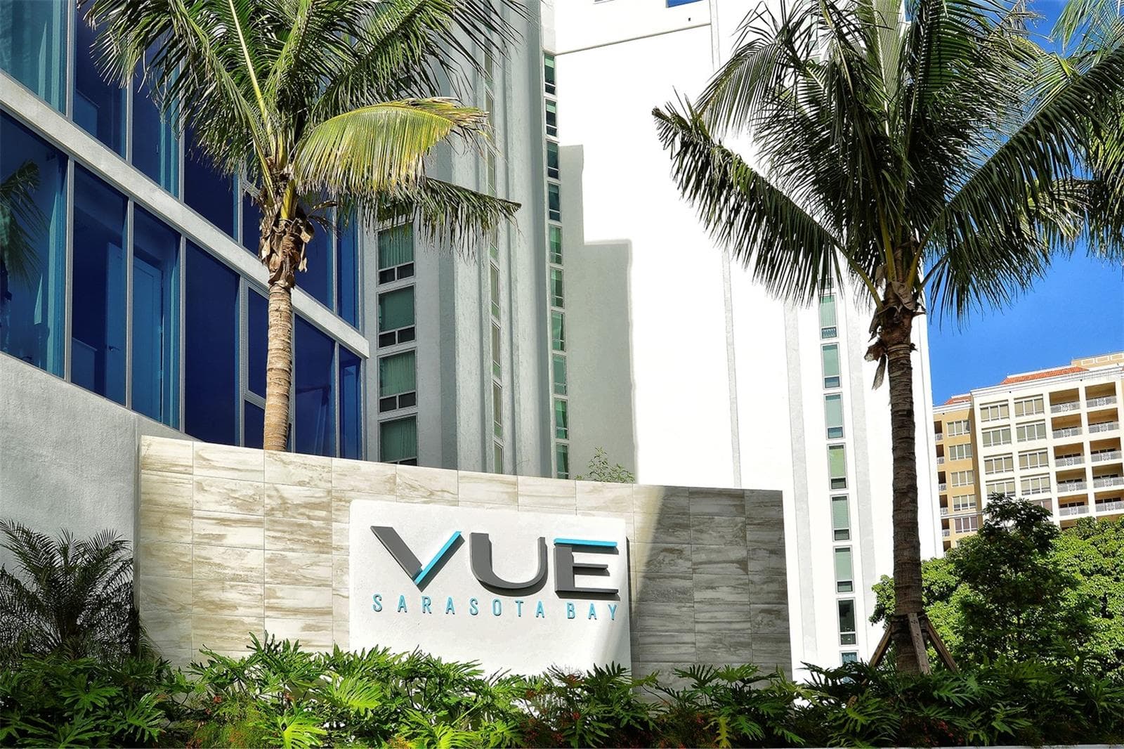 The VUE welcomes residents and guests with valet service daily, complemented by 24-hour concierge service for exceptional convenience and personalized attention. - 1155 N GULFSTREAM AVE #207, SARASOTA