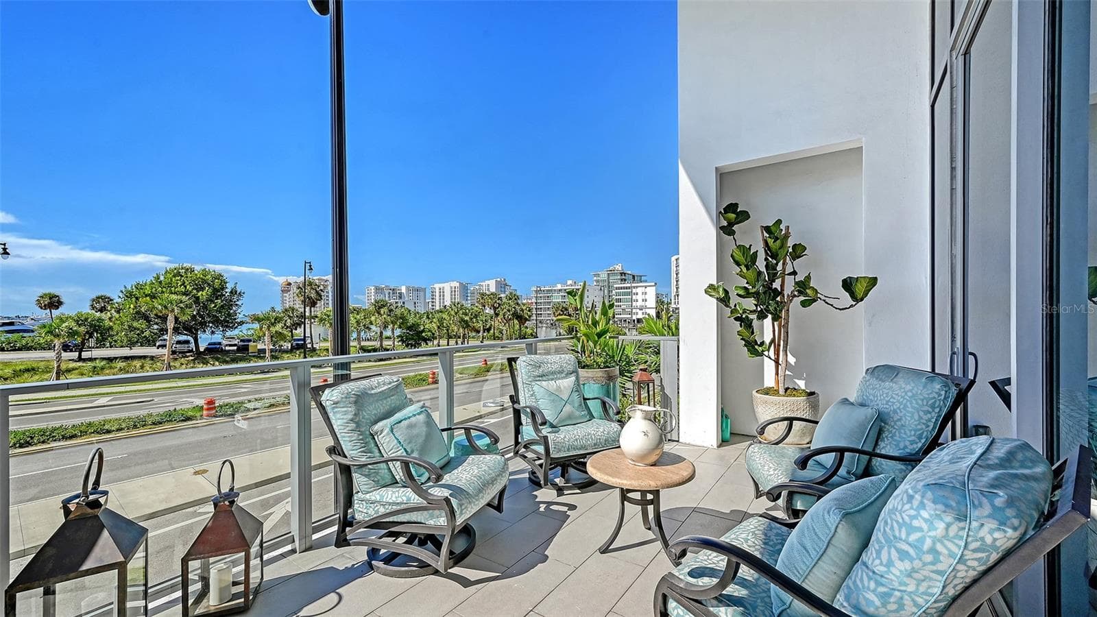 Enjoy captivating views of the marina and Sarasota Bay from this exceptional waterfront residence. - 1155 N GULFSTREAM AVE #207, SARASOTA