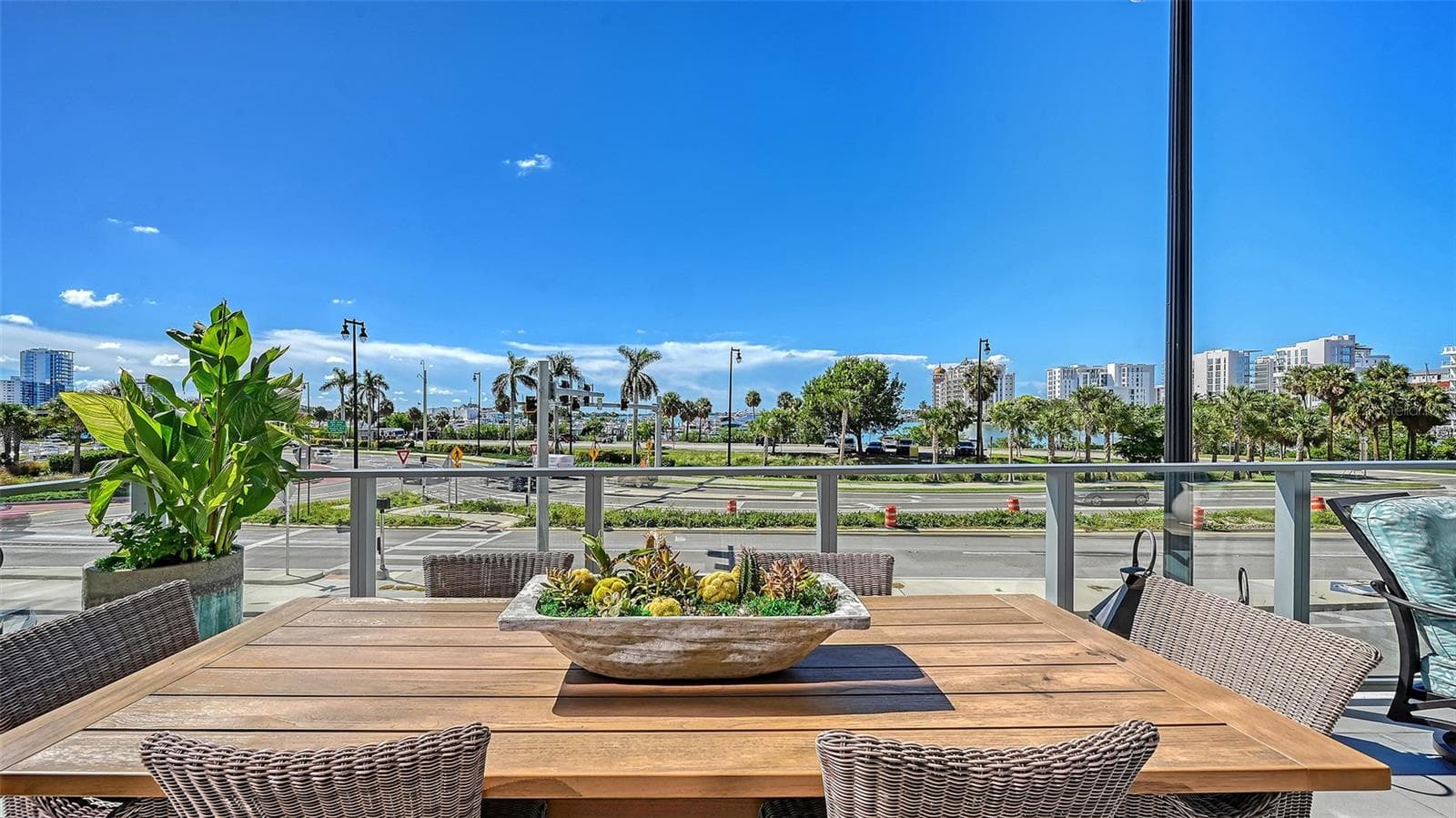 Unwind while enjoying serene, panoramic waterfront views. - 1155 N GULFSTREAM AVE #207, SARASOTA