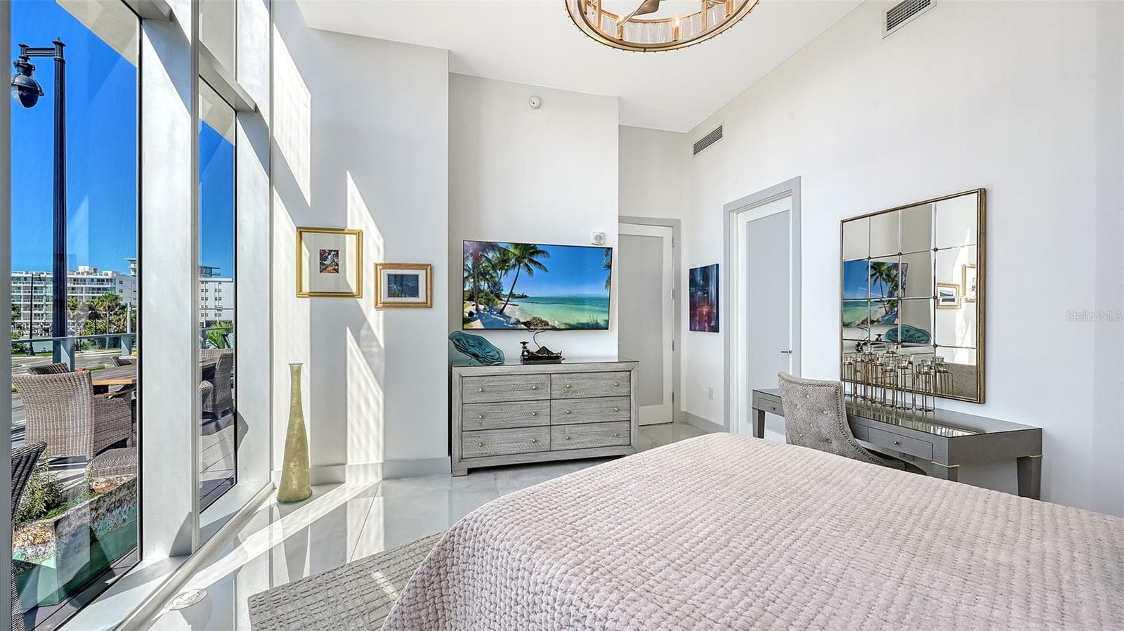 Unwind in the comfort of your luxurious primary suite while enjoying your favorite shows. - 1155 N GULFSTREAM AVE #207, SARASOTA