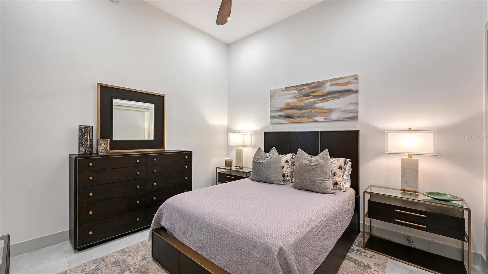 A spacious second bedroom featuring impressive 12-foot ceilings and an airy, open feel. - 1155 N GULFSTREAM AVE #207, SARASOTA