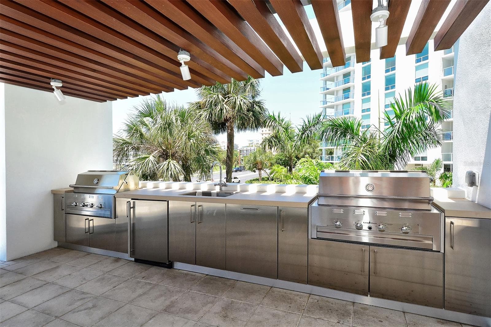 Featuring two stainless steel grills, the resident outdoor kitchen invites you to unleash your inner chef and entertain in style. - 1155 N GULFSTREAM AVE #207, SARASOTA
