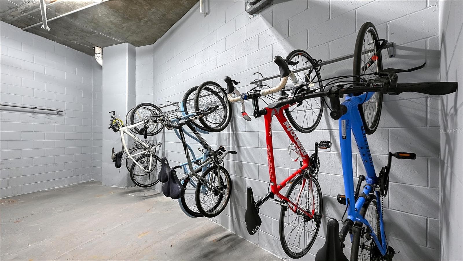 Convenient, dedicated bicycle storage makes it easy to enjoy Sarasota’s scenic waterfront and downtown paths. - 1155 N GULFSTREAM AVE #207, SARASOTA