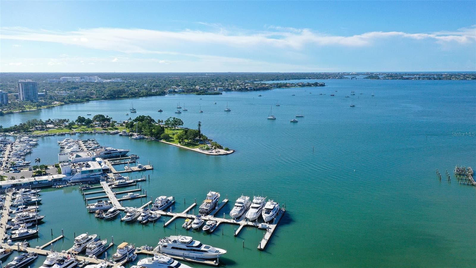 Enjoy breathtaking views of Sarasota Bay and the picturesque marina from this exceptional waterfront setting. - 1155 N GULFSTREAM AVE #207, SARASOTA