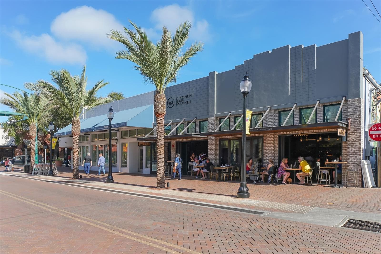 Downtown Sarasota boasts a vibrant dining scene, from upscale waterfront restaurants to chic bistros and trendy cafés. - 1155 N GULFSTREAM AVE #207, SARASOTA