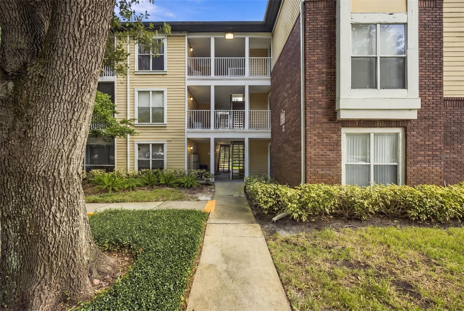 Condominium at 10020 STRAFFORD OAK CT #914, TAMPA, photo 2 of 25