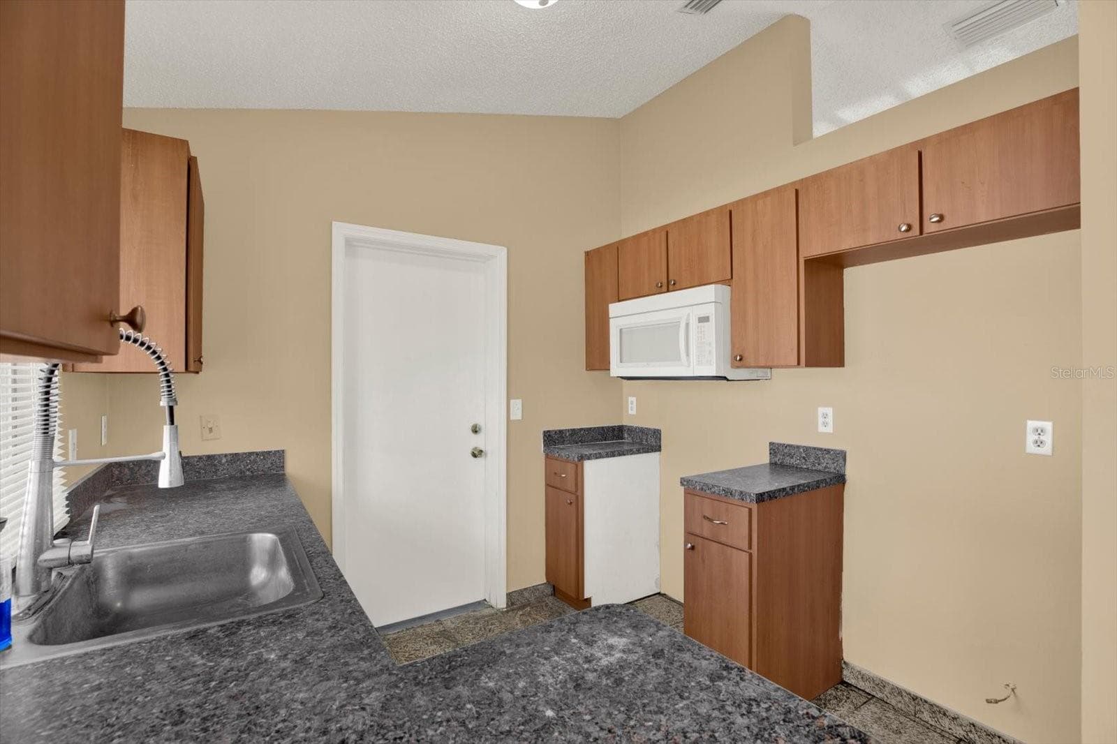 Single Family Residence at 6238 COVEWOOD DR, SPRING HILL, photo 6 of 20